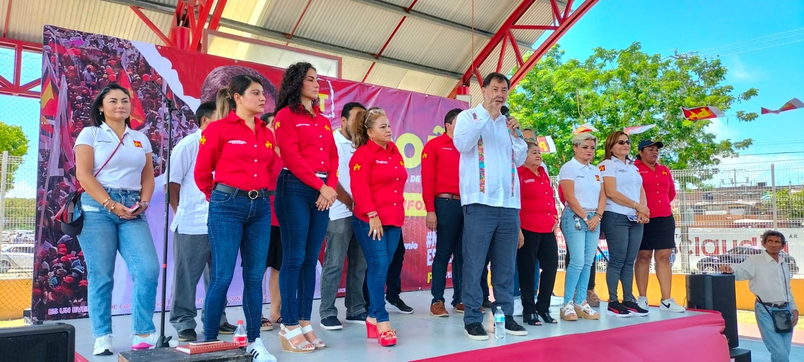 Fernández Noroña visita Ciudad del Carmen; no es factible cambio de Pemex a la isla, asegura