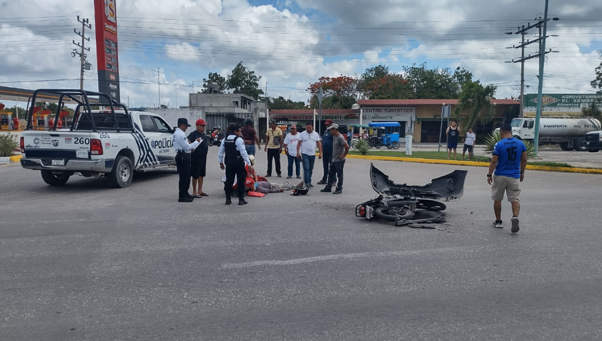 Camioneta atropella a un motociclista y lo manda al hospital en Escárcega