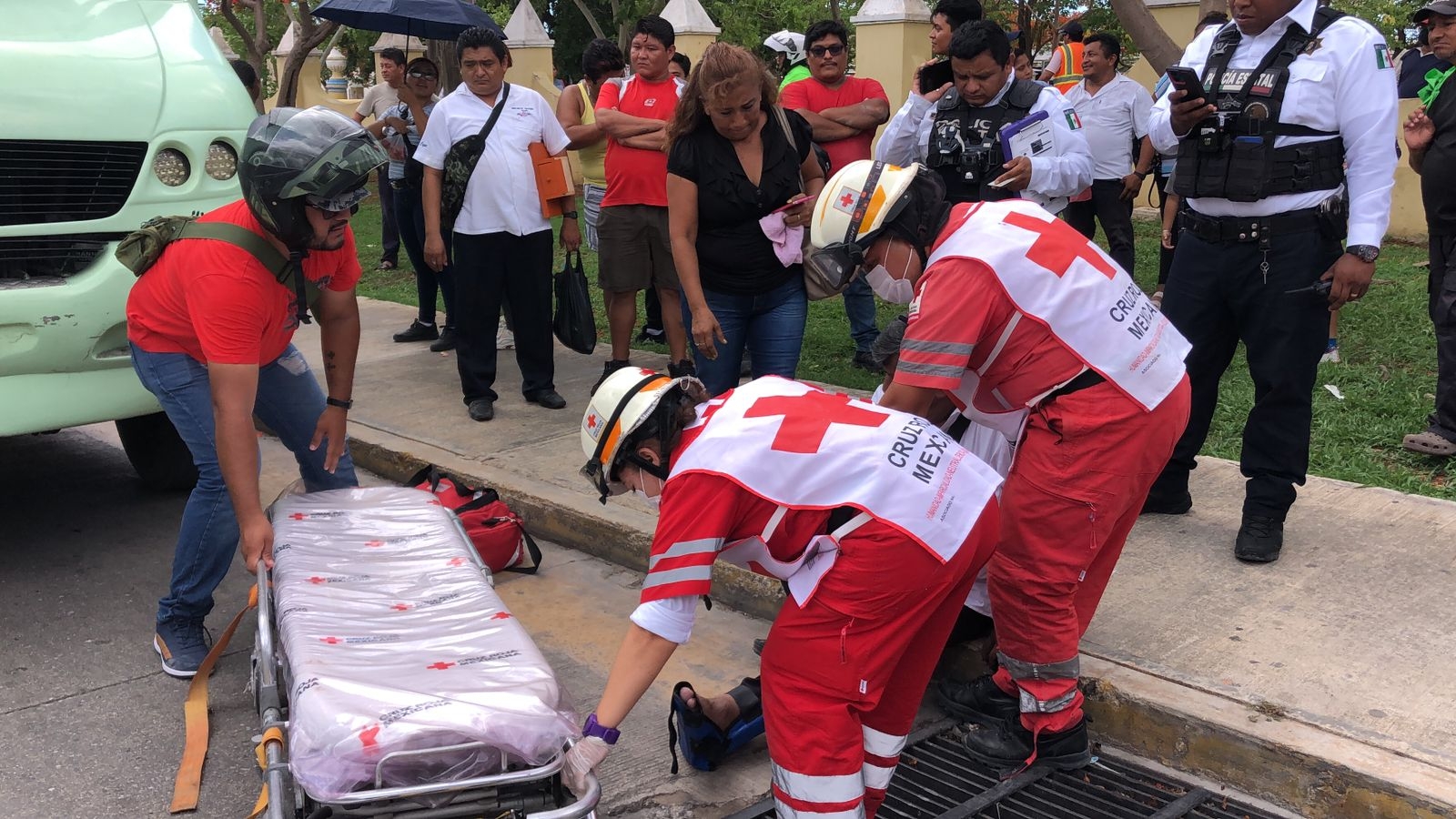 Camionero junto a su hijo golpean a un motociclista en Campeche
