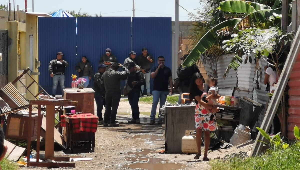 Desalojan a una familia en Ciudad del Carmen; acusan abuso policiaco