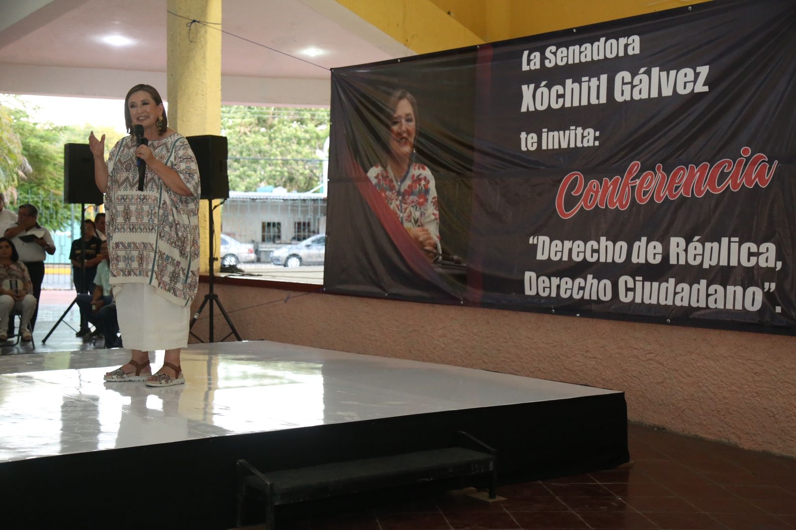 Xóchitl Gálvez se reúne con ciudadanos en Mérida en busca de ser candidata a la presidencia