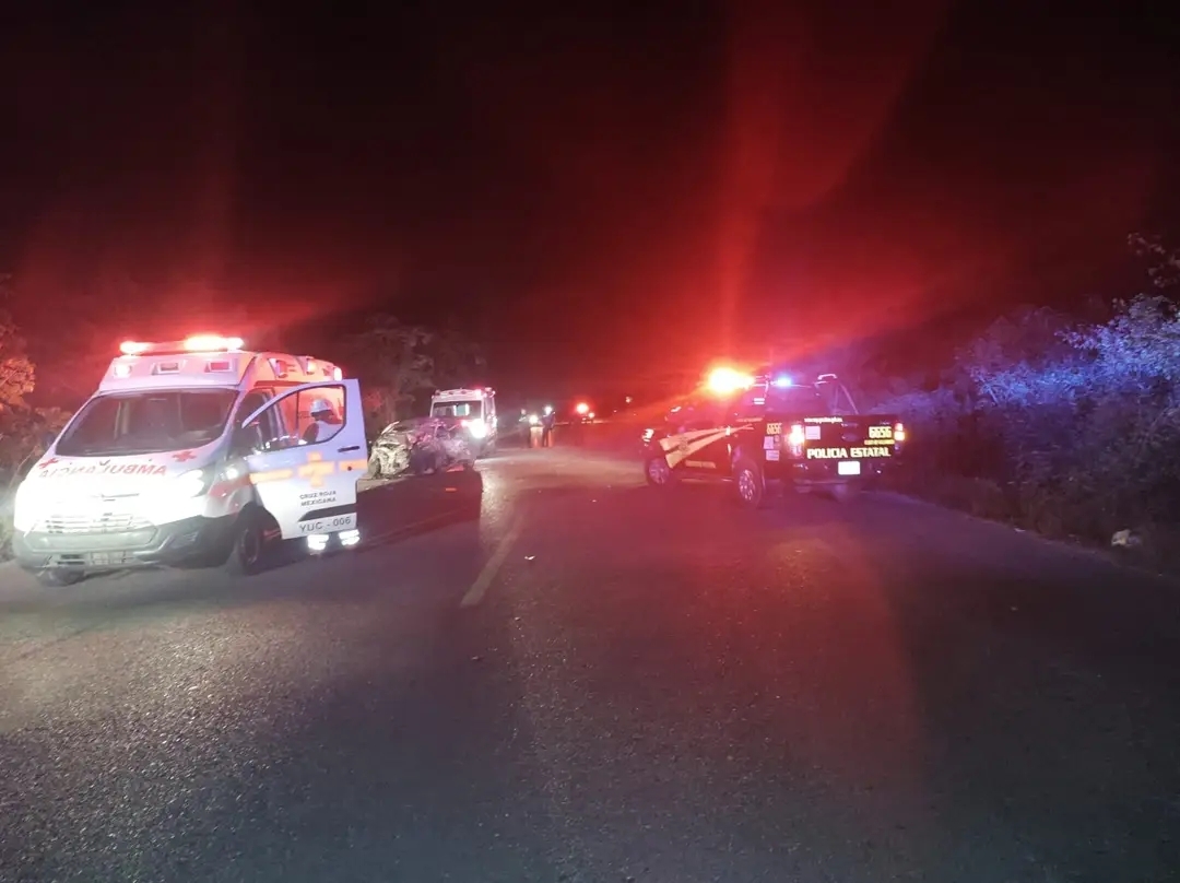 Muere mototaxista en la vía Mérida-Cancún; su cuerpo terminó entre la maleza