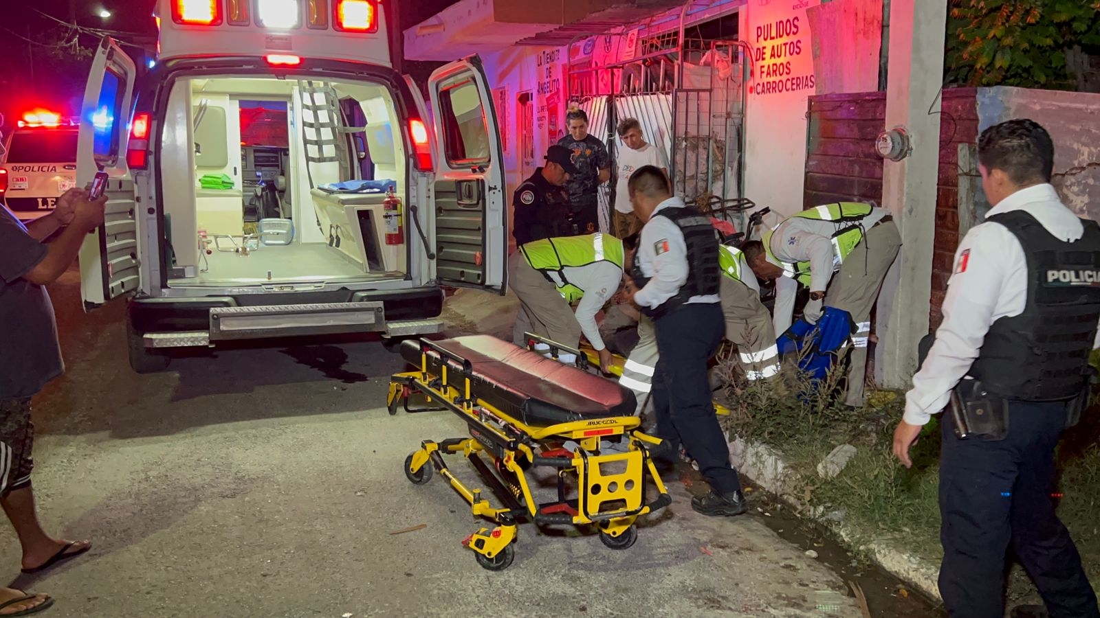 Motociclista atropella y le fractura las piernas a un peatón en Campeche