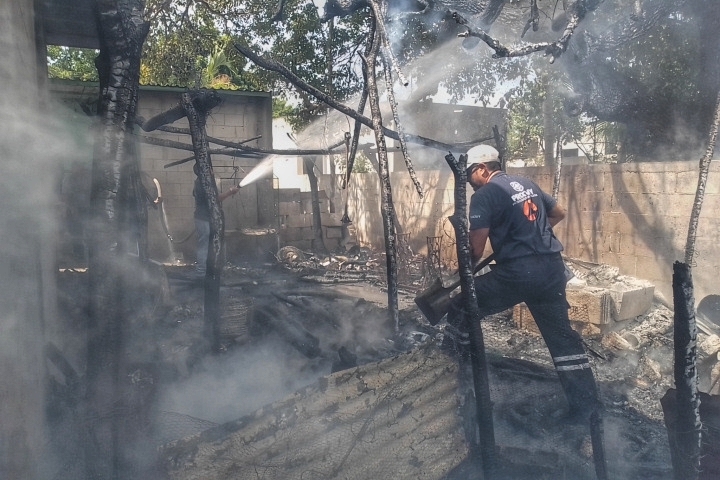 Pavos mueren calcinados en el incendio de una casa en Motul
