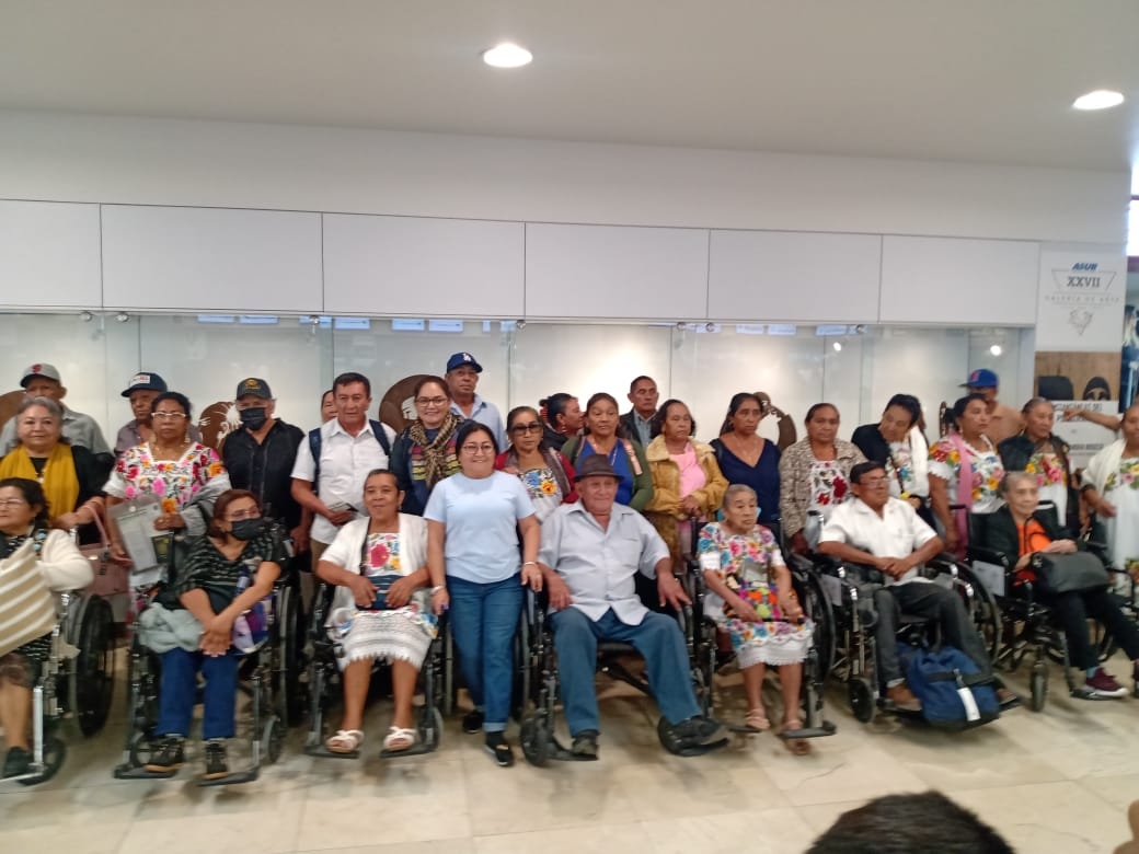 Viajan 36 abuelitos yucatecos a San Francisco para reencontrarse con sus hijos migrantes