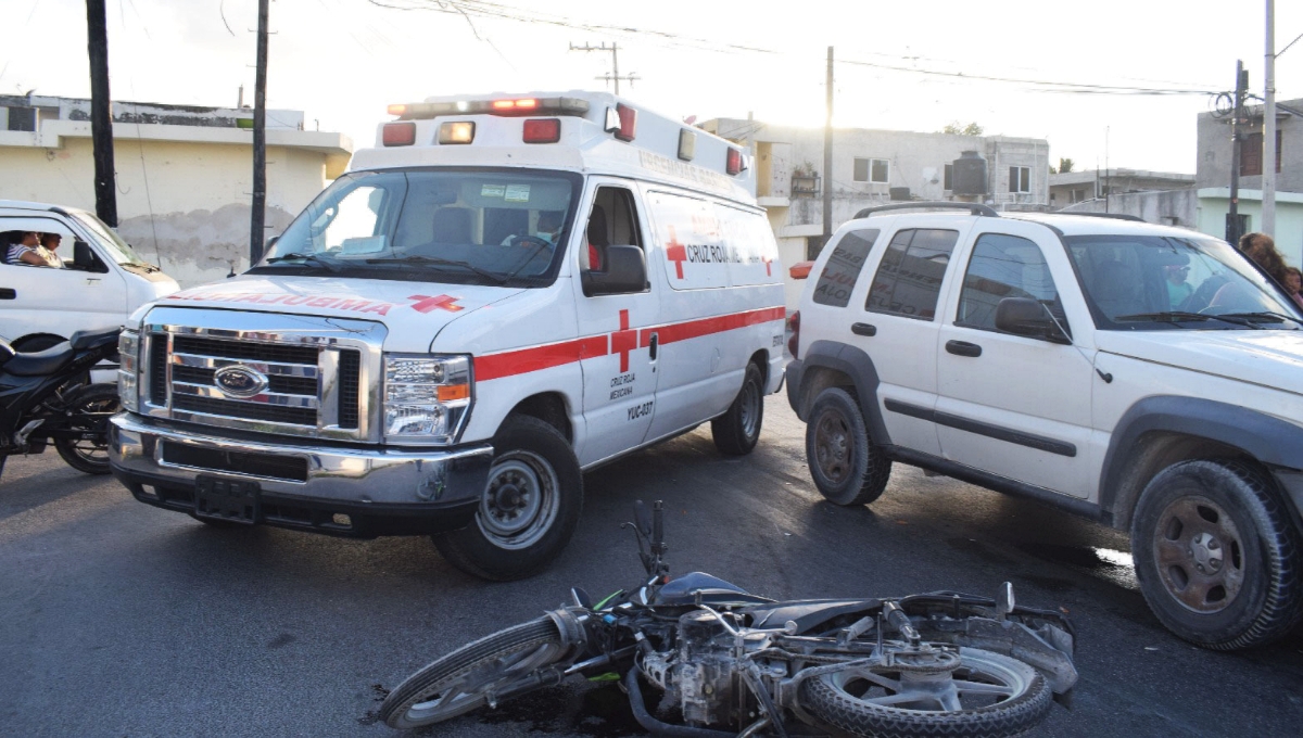 Embisten a motociclistas en Progreso: Conductora intenta huir del accidente