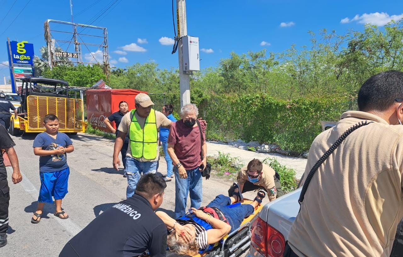 Choque entre tres vehículos deja cuatro personas heridas en la vía Mérida-Tizimín