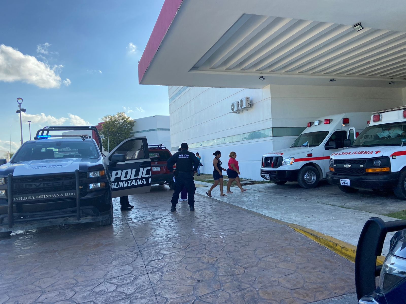 Llega al hospital un hombre herido de bala en Cancún