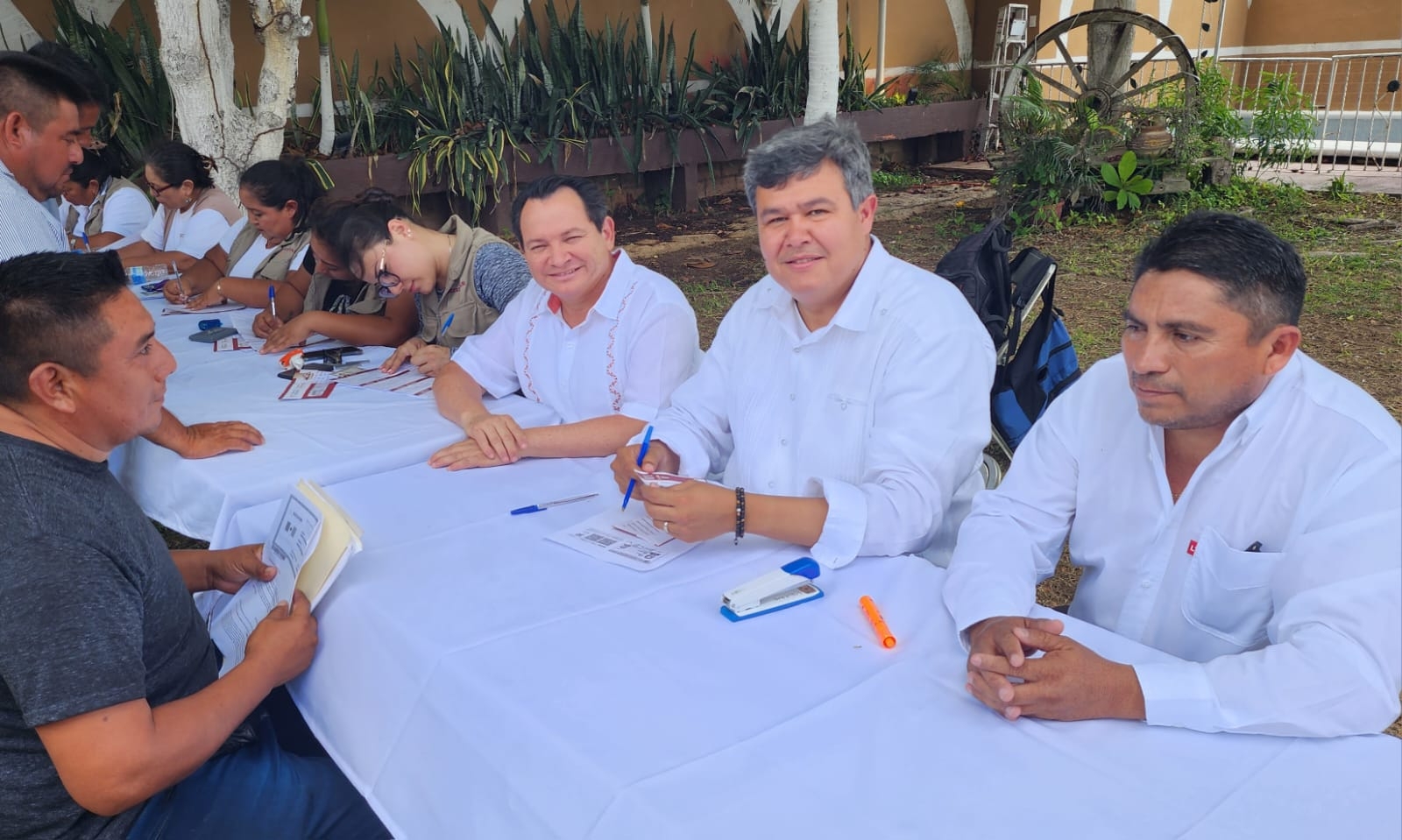 Entregan tarjetas del Banco Bienestar a pescadores de Progreso, Yucatán