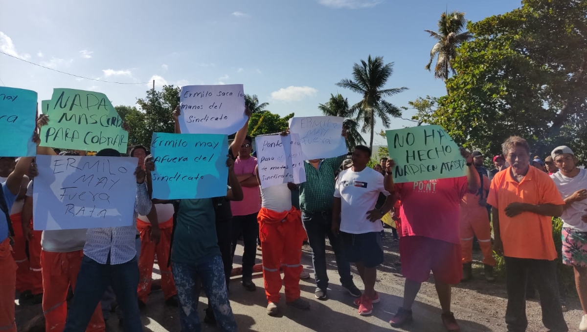 Obreros bloquean vía Ciudad del Carmen-Villahermosa; exigen trabajo de construcción en planta de agua