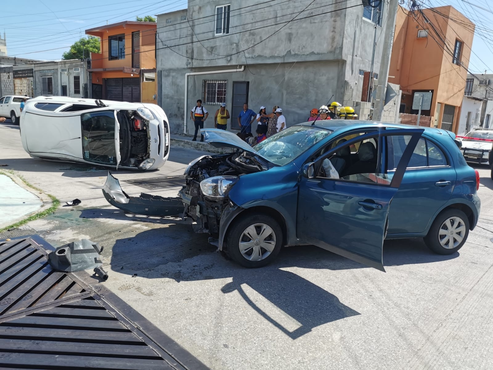 Conductor de Jalisco vuelca tras chocar contra un auto en Ciudad del Carmen