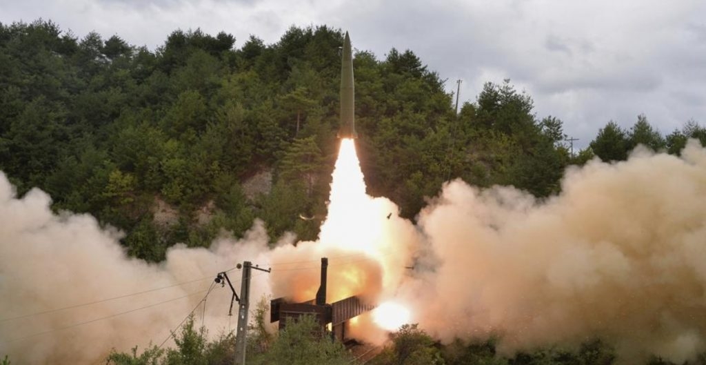 Corea del Norte lanza un misil balístico sin identificar al mar de Japón
