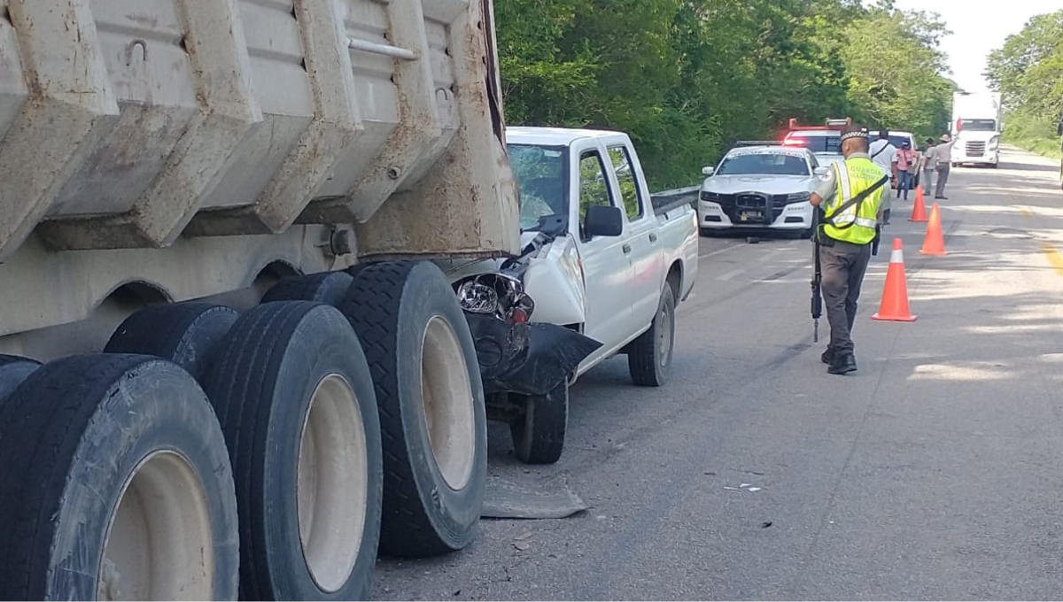 Muere hombre al chocar contra un camión de carga en la vía Escárcega- Chetumal