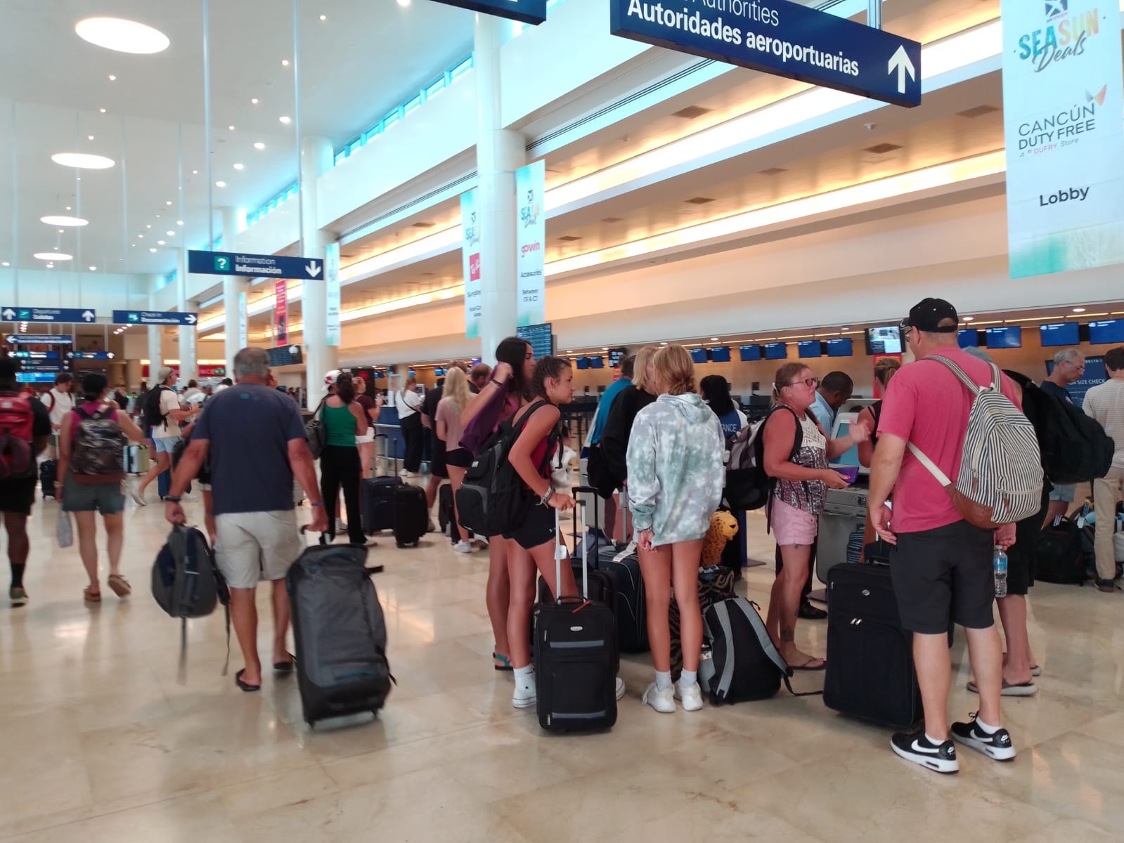 Registran en el aeropuerto de Cancún tres retrasos en vuelos internacionales: EN VIVO