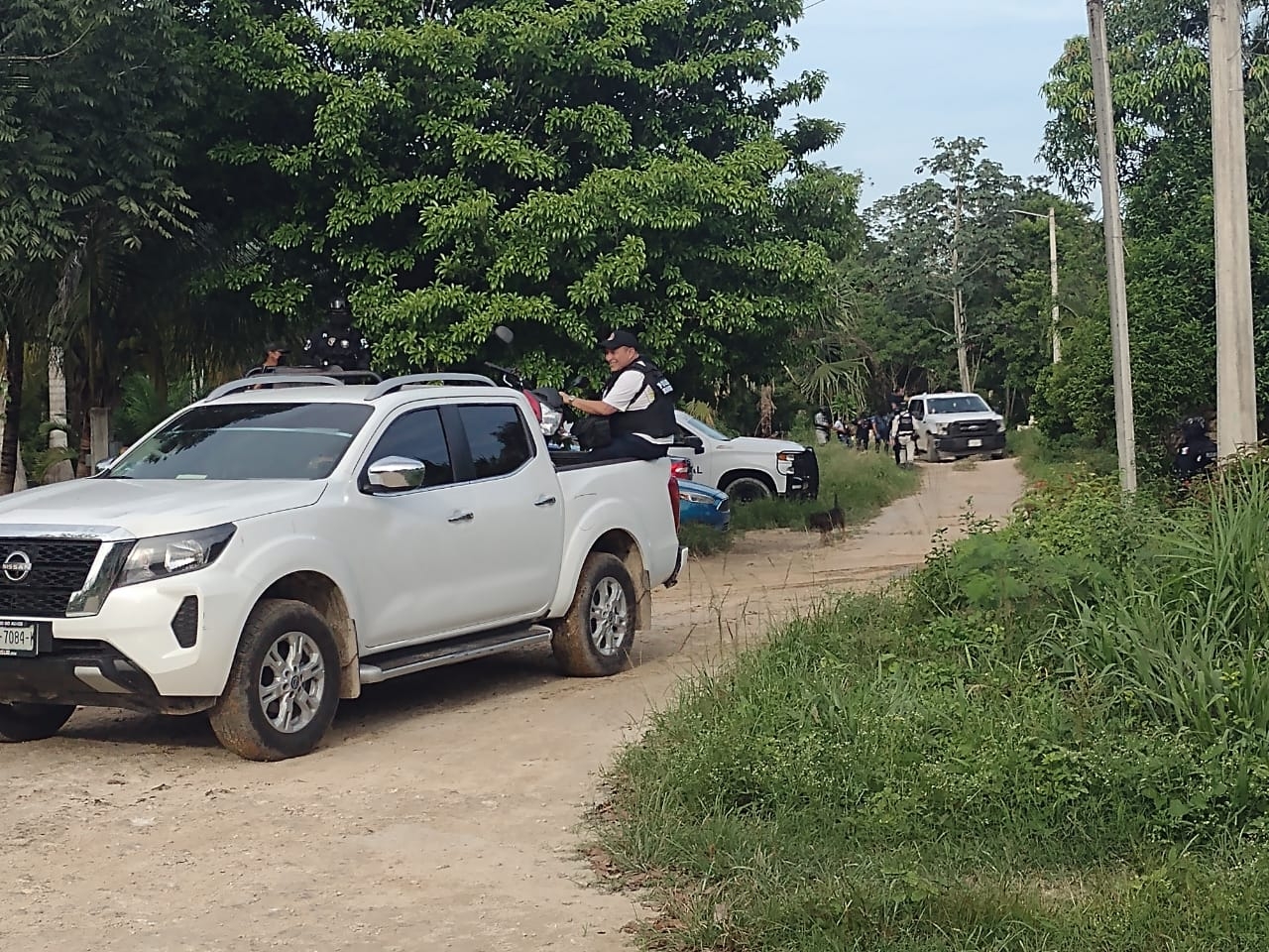 Aseguran cuatro vehículos durante el cateo en una vivienda de Felipe Carrillo Puerto