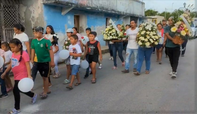 Despiden a Aitana, niña que murió en el IMSS de Playa del Carmen, en el panteón