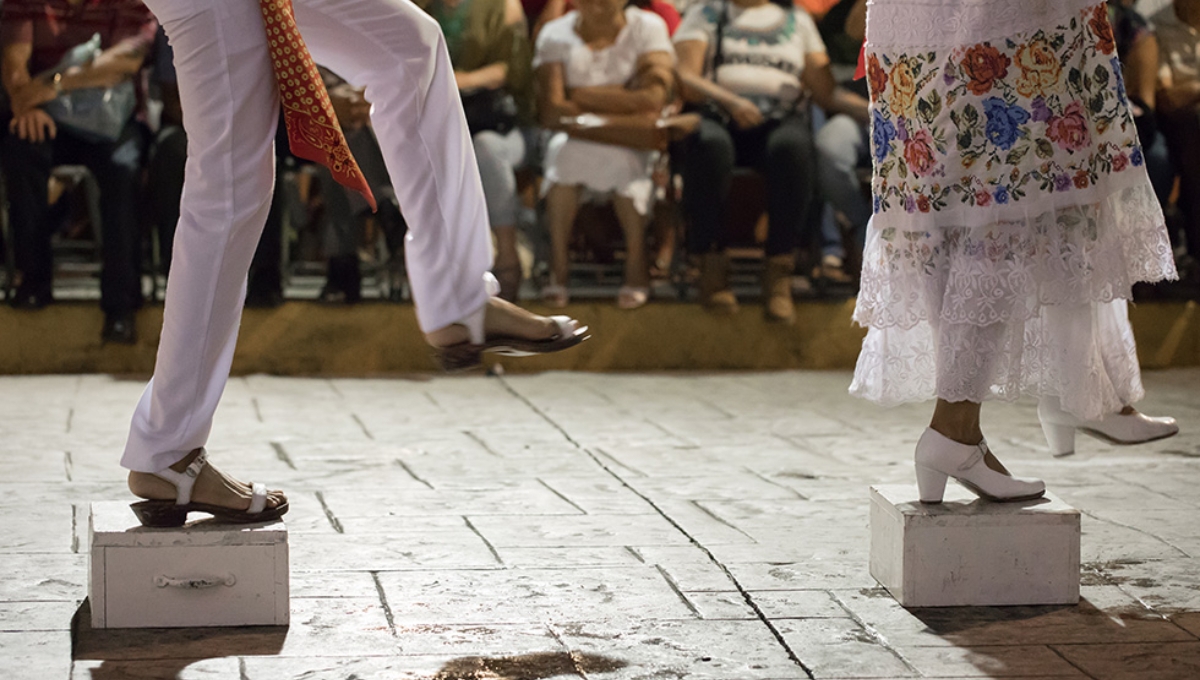 Conoce la suerte de bailar sobre un almud, jarana originaria de Homún, Yucatán