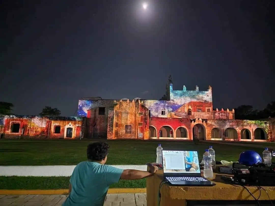 “Noches de la heroica Zací” son funciones de videomapping que se realizan en el exconvento de San Bernardino en Valladolid