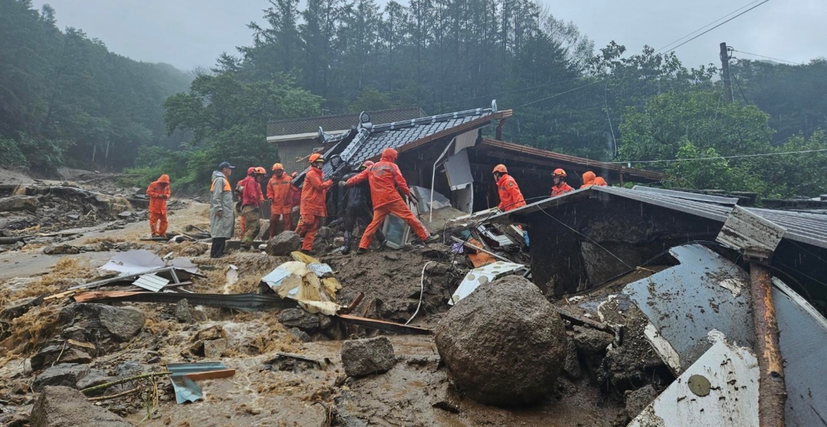 La mayor parte de las víctimas mortales han fallecido a causa de deslizamientos de tierra en Corea del Sur.