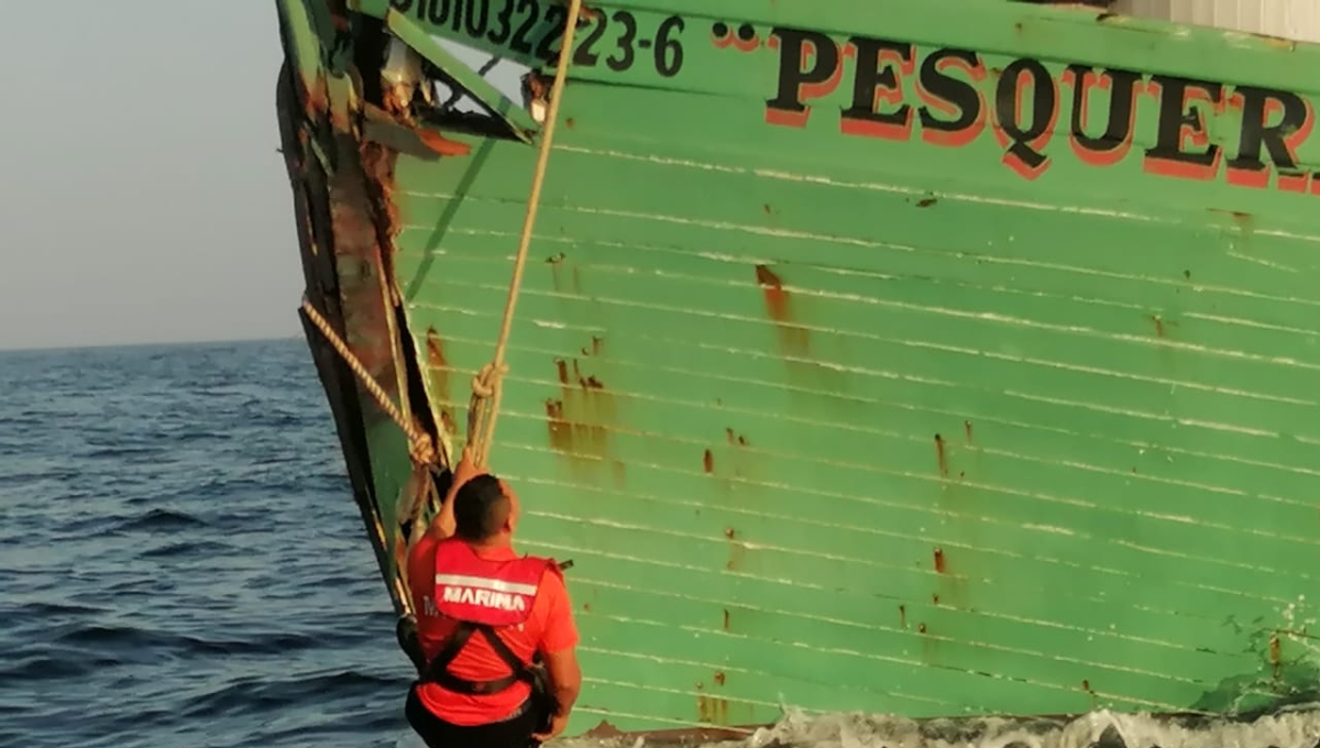 Choque entre buques pesqueros en Progreso genera operativo en altamar