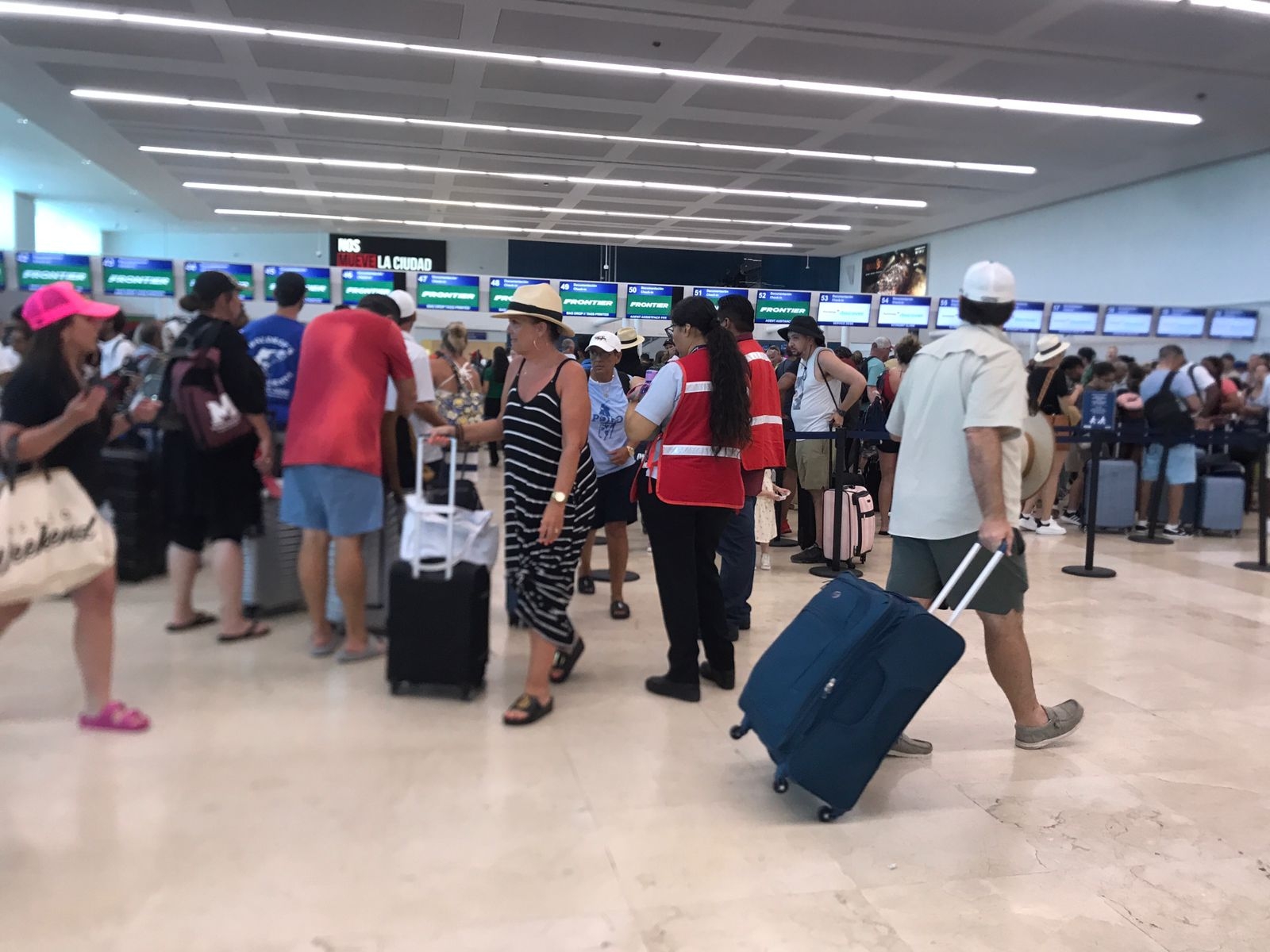 Miles de personas están arribando a este destino por la vía aérea y es que el Aeropuerto Internacional de Cancún