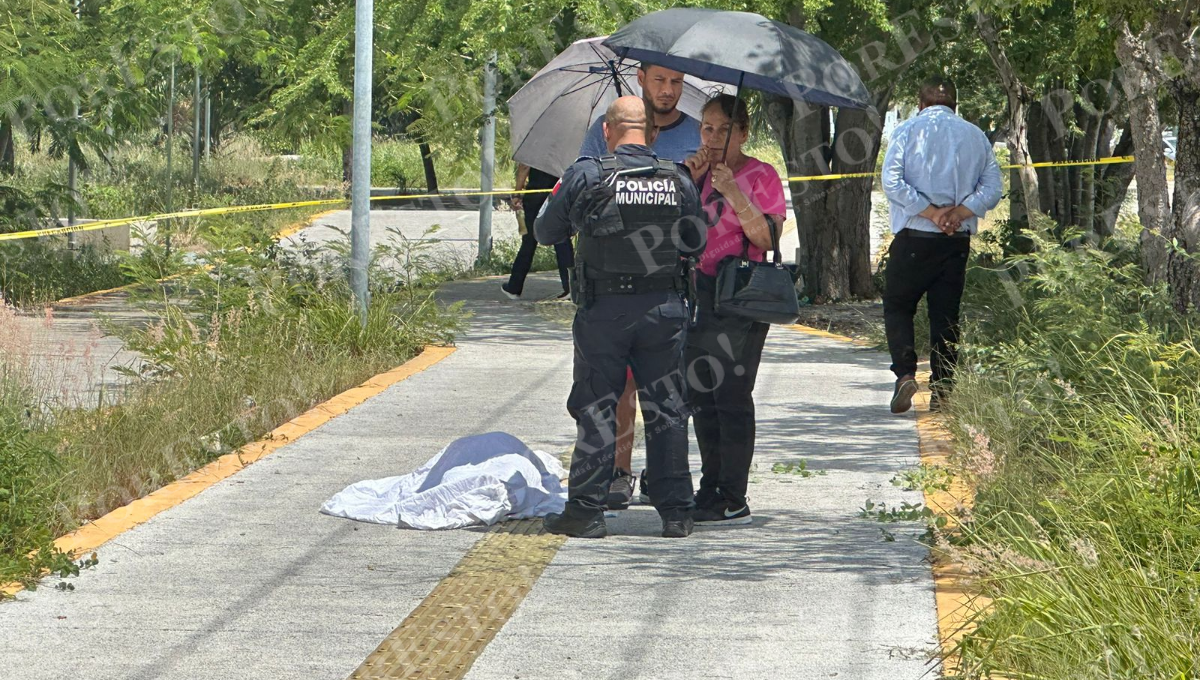 Abuelito muere en plena calle en la Región 512, en Cancún