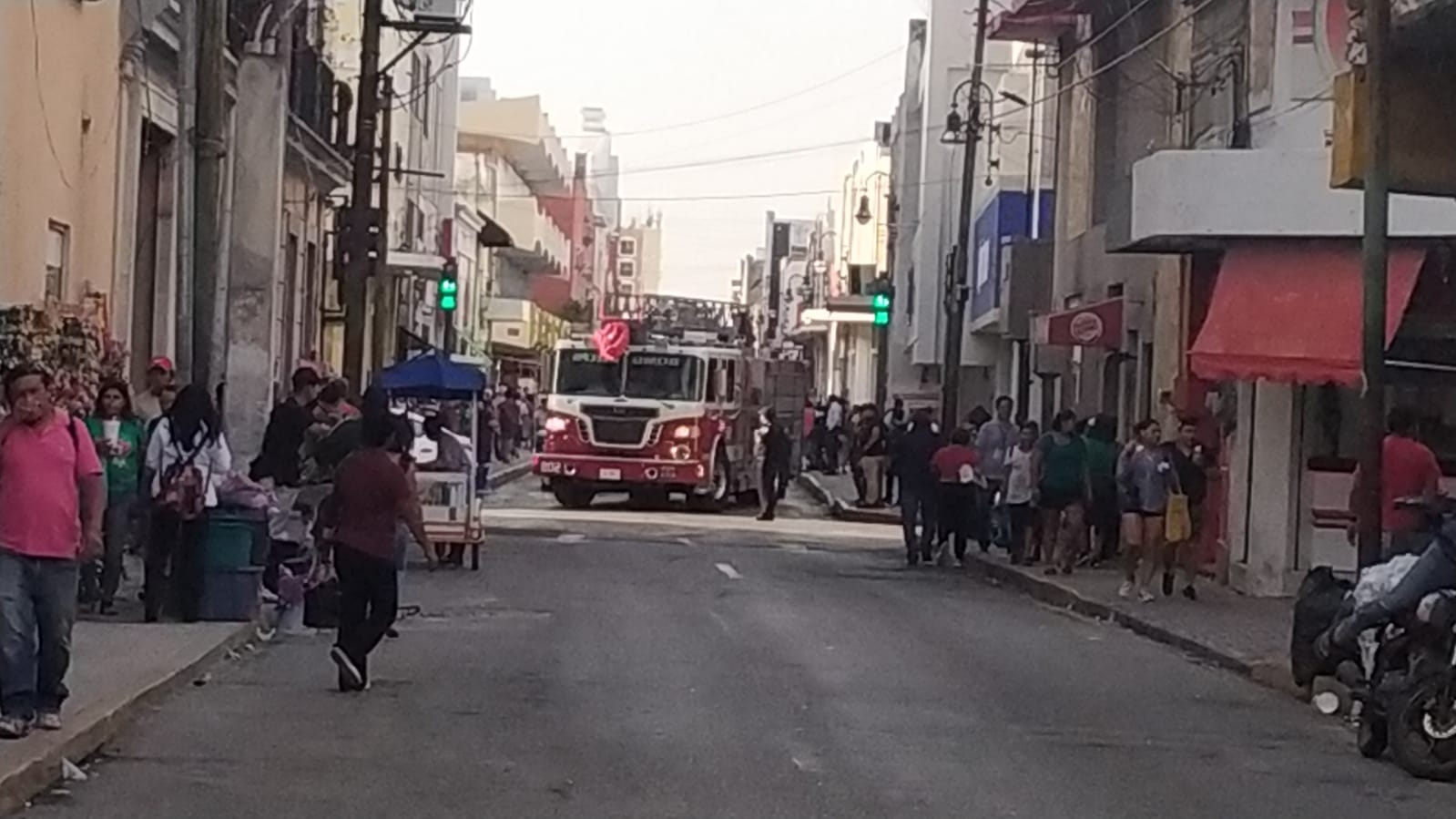 Se incendia una tienda en el Centro de Mérida: EN VIVO