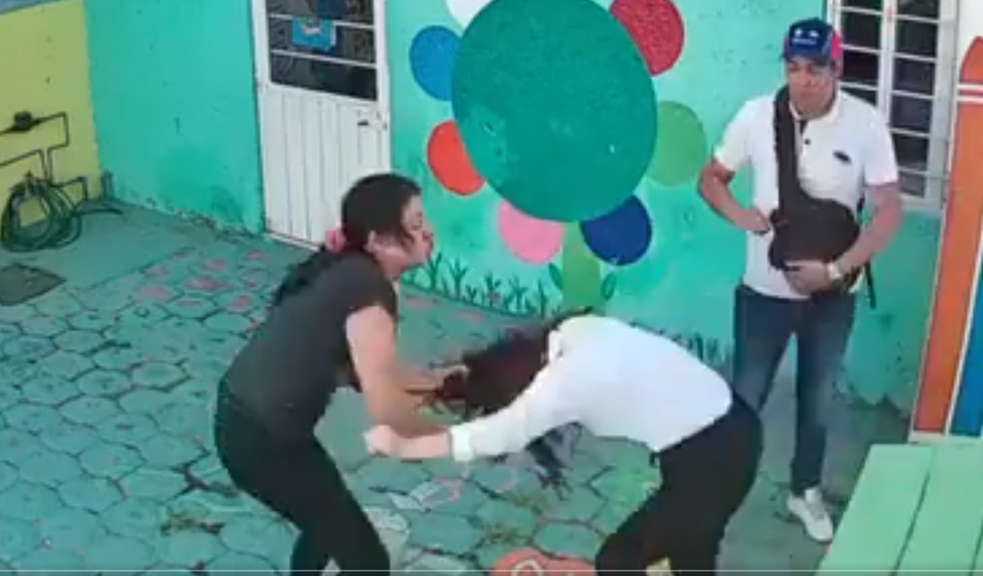 Detienen a pareja que agredió a maestra en Cuautitlán Izcalli; rinden su declaración