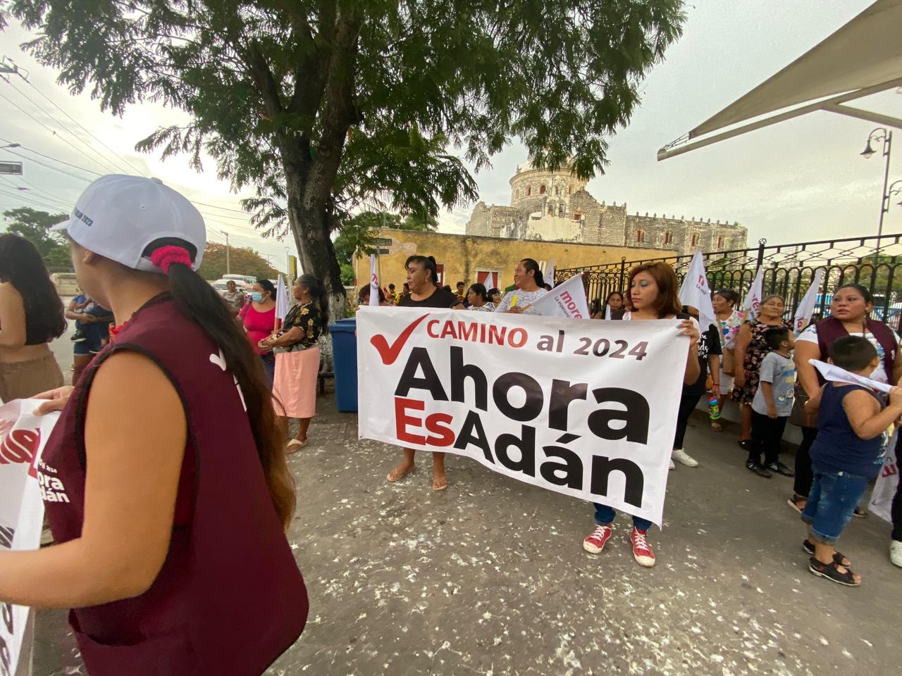 Militantes de Morena acompañan a Adán Augusto López en Umán