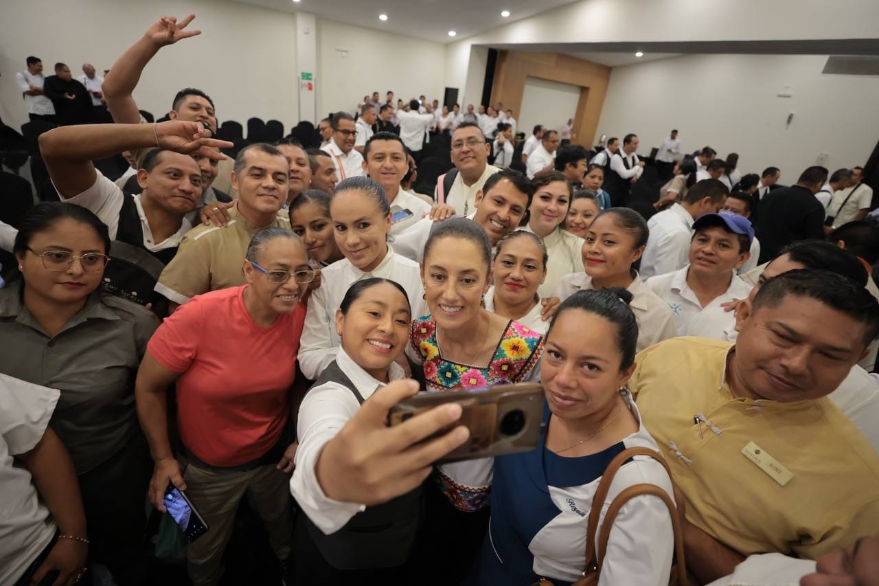 La única mujer aspirante a la candidatura de Morena está de gira en Quintana Roo