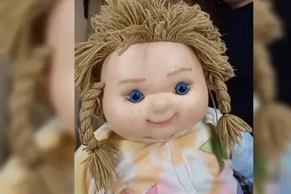Petra, muñeca que cobra vida se hace viral en TikTok: VIDEO