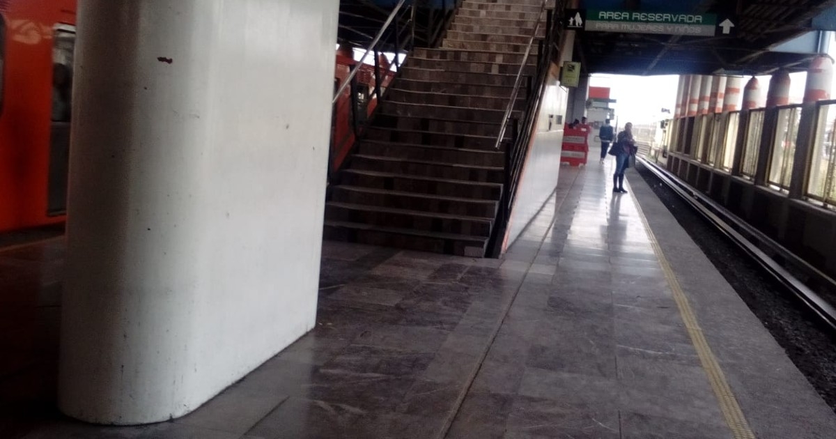 Muere abuelito al resbalar en las escaleras del Metro en la CDMX