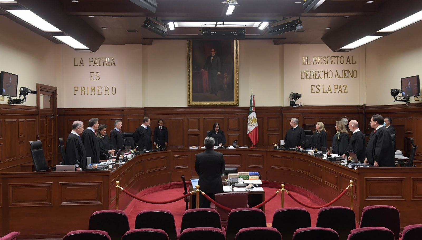 Diputados de Morena presentan solicitud de juicio político contra ministros