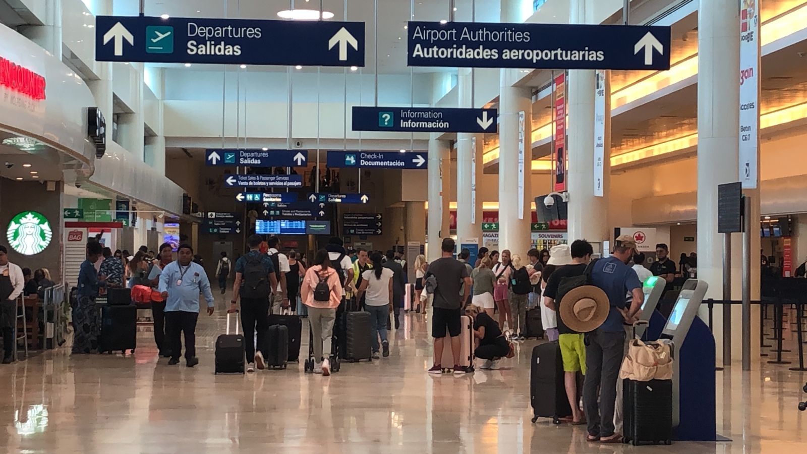 Reportan vuelos demorados en el aeropuerto de Cancún: EN VIVO