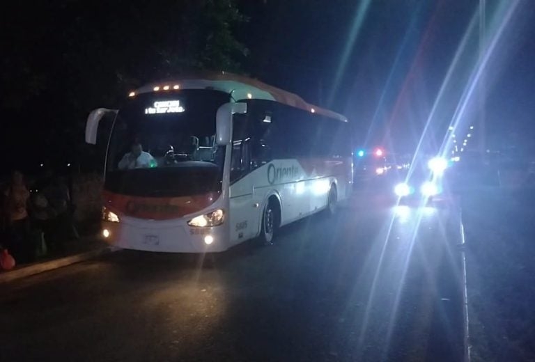 Hombres armados intentan asaltar autobús de pasajeros en la vía Mérida-Cancún