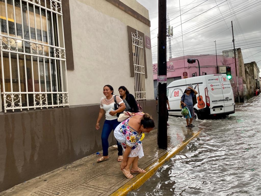Lluvias por la Onda Tropical 15 azotan en Mérida; hay calles inundadas: FOTOS
