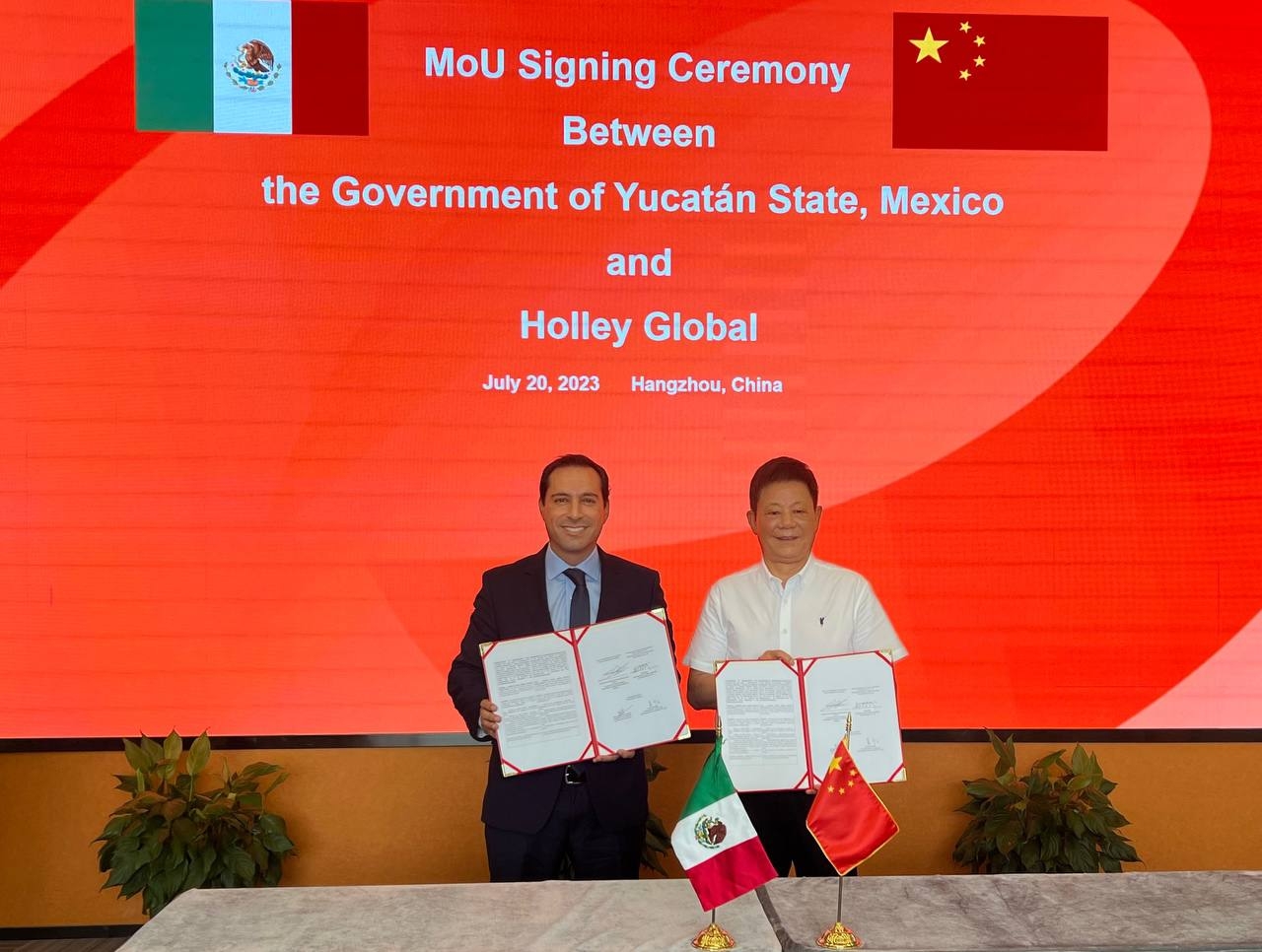 Firma el gobernador Mauricio Vila carta de intención con Holley Group para que se establezca en Yucatán