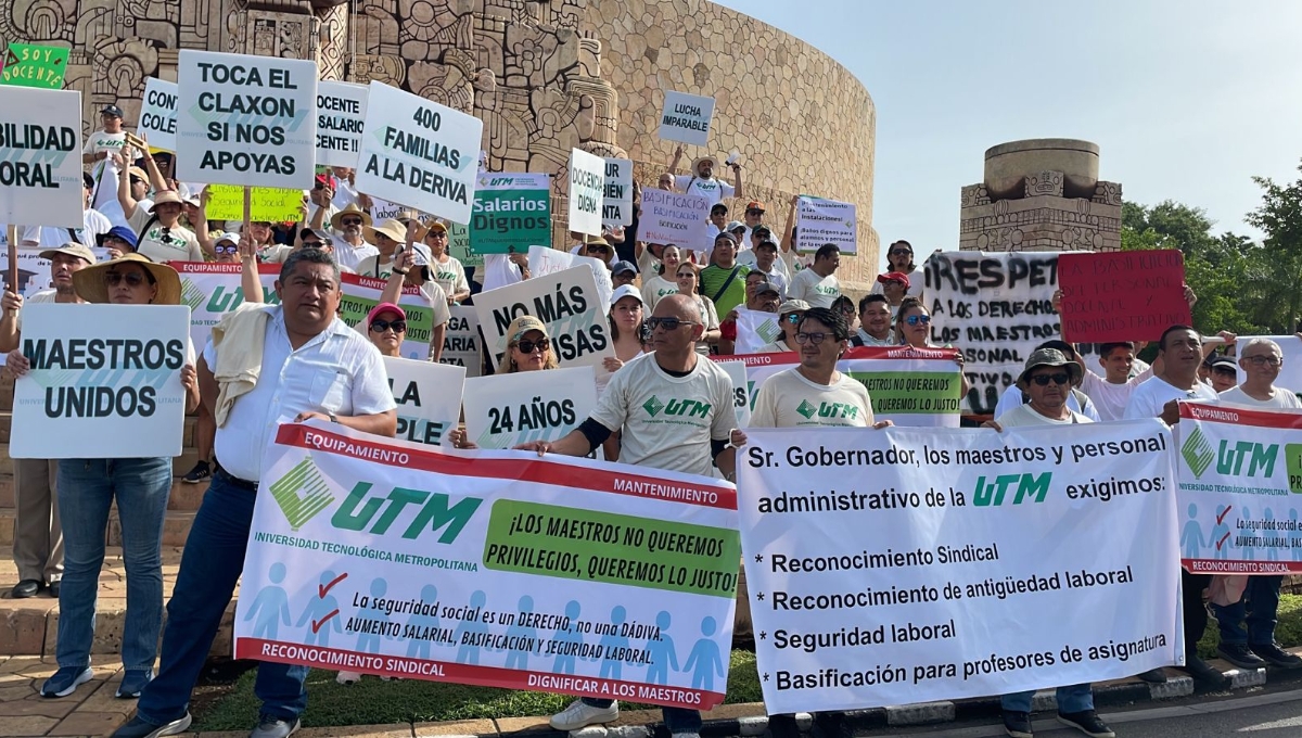 Más de 200 maestros de la UTM protestan en el Monumento a la Patria en Mérida: EN VIVO