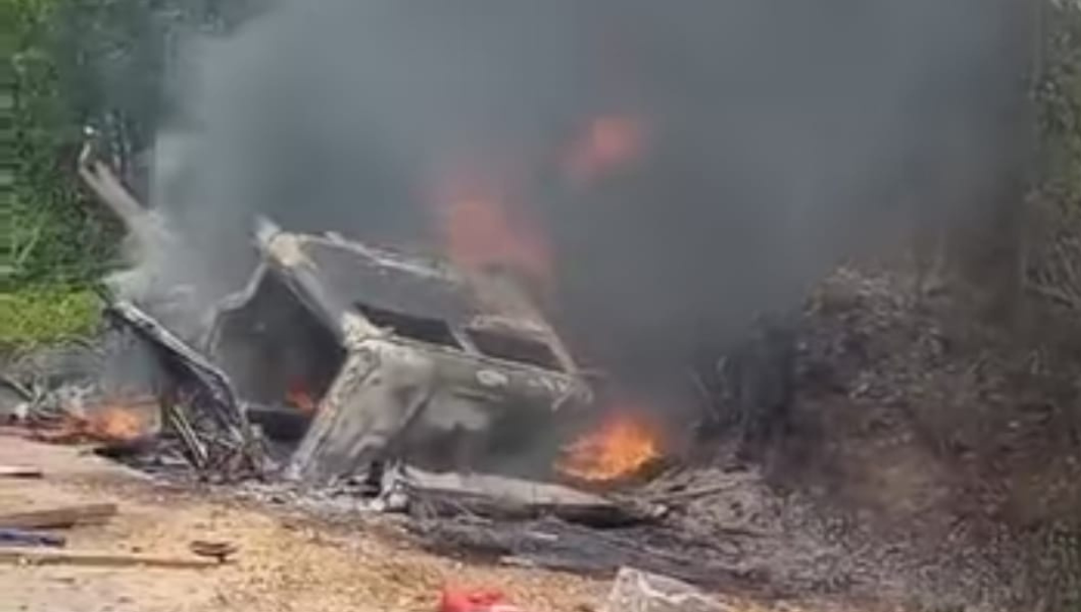 Tráilero muere quemado tras un accidente en la carretera Mérida-Cancún