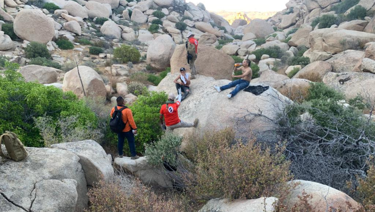 Rescatan a cinco migrantes perdidos en la montaña de La Rumorosa, Baja California