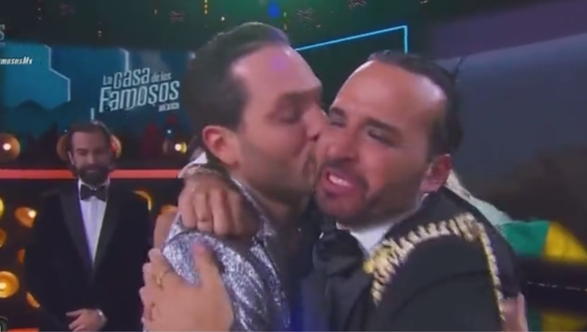 El beso del novio de Apio Quijano en vivo. Foto: Especial