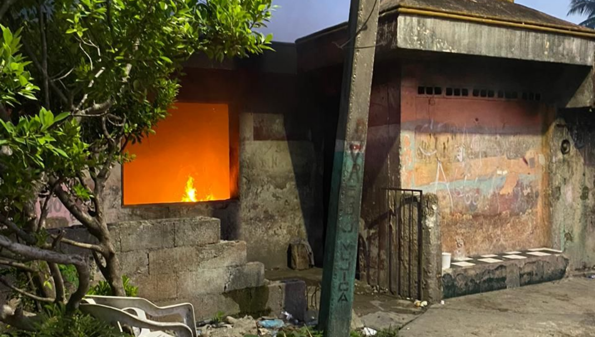 Registran el incendio de una casa abandonada en Chetumal