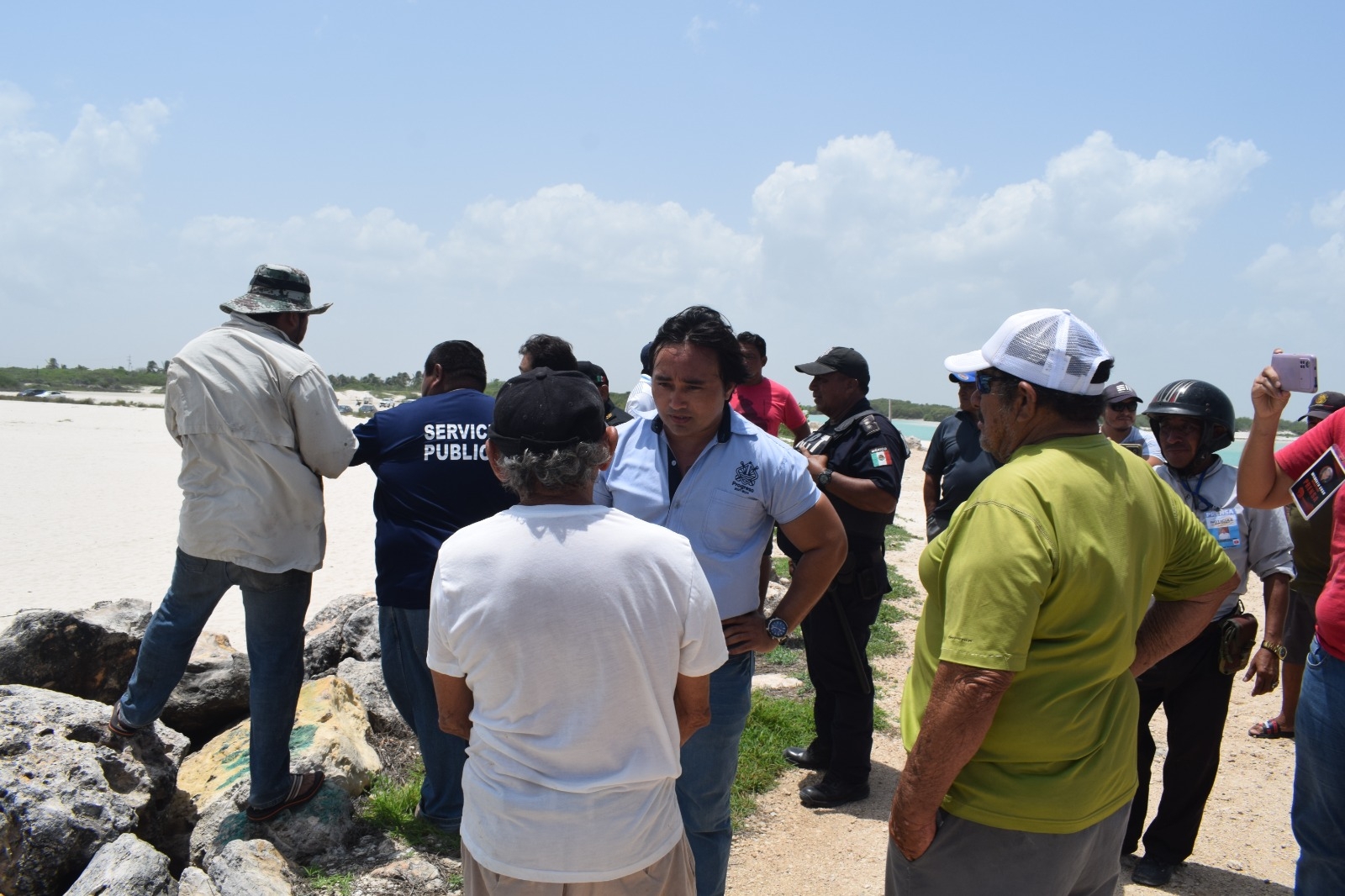 Pescadores enfrentaron a funcionarios del Ayuntamiento de Progreso