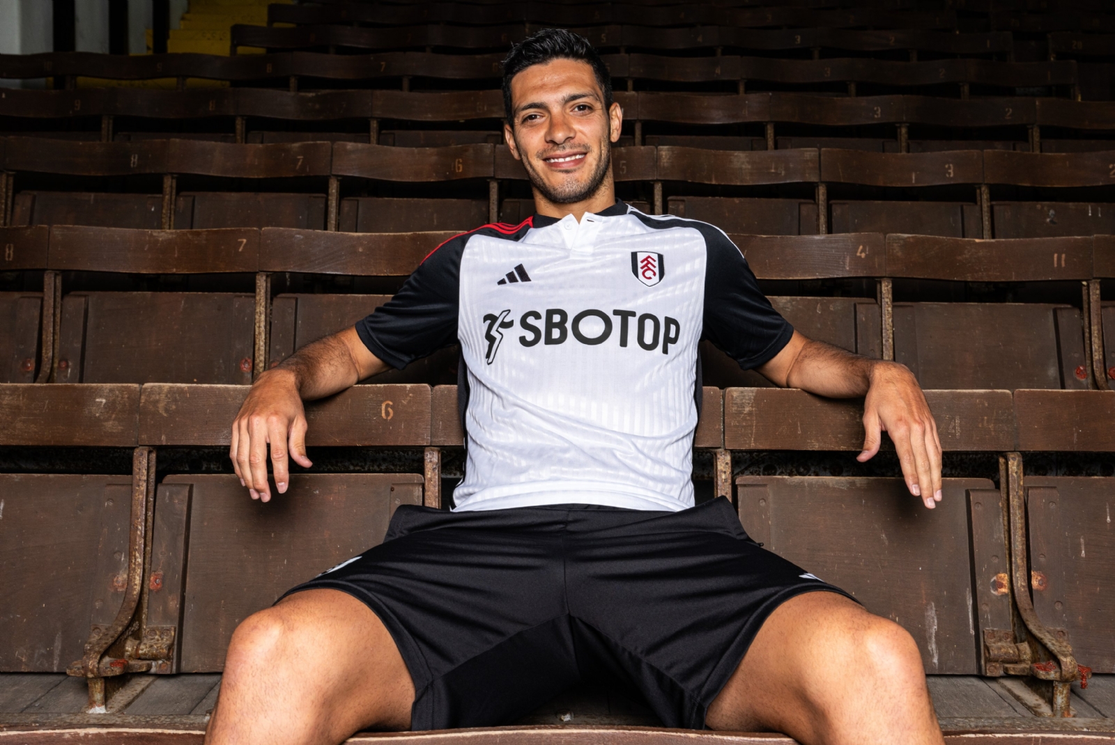 Raúl Jiménez, nuevo jugador del Fulham tras cinco años en Wolverhampton