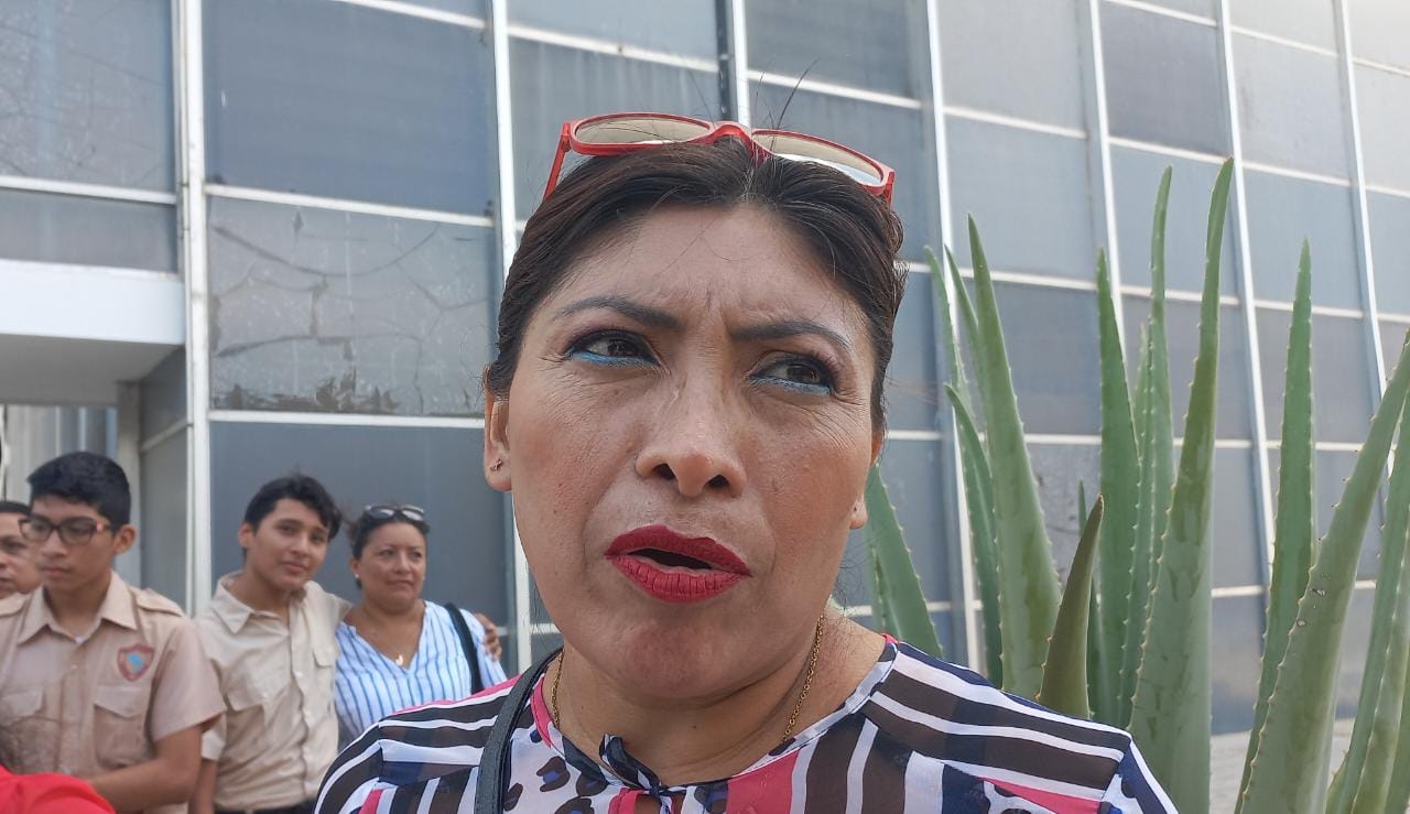 Diputados de Campeche dejan plantados a alumnos en un evento escolar