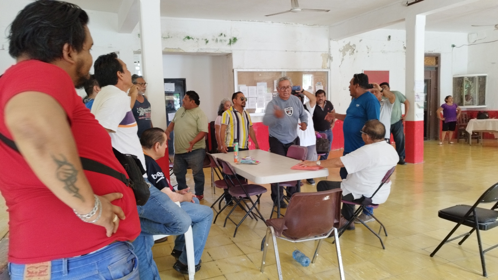 Taxistas de Campeche se enfrentan contra su líder; acusan lleva años ausente