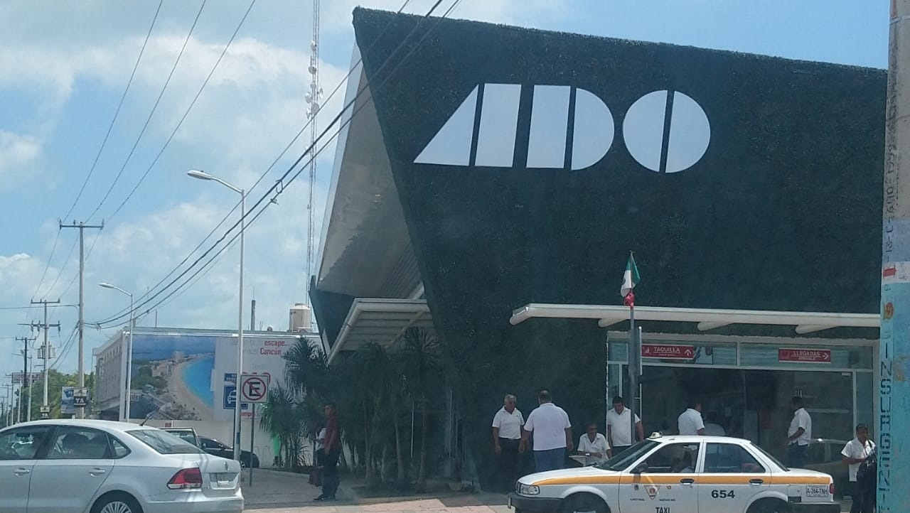 Arrestan a cuatro migrantes hondureños en la terminal ADO en Chetumal