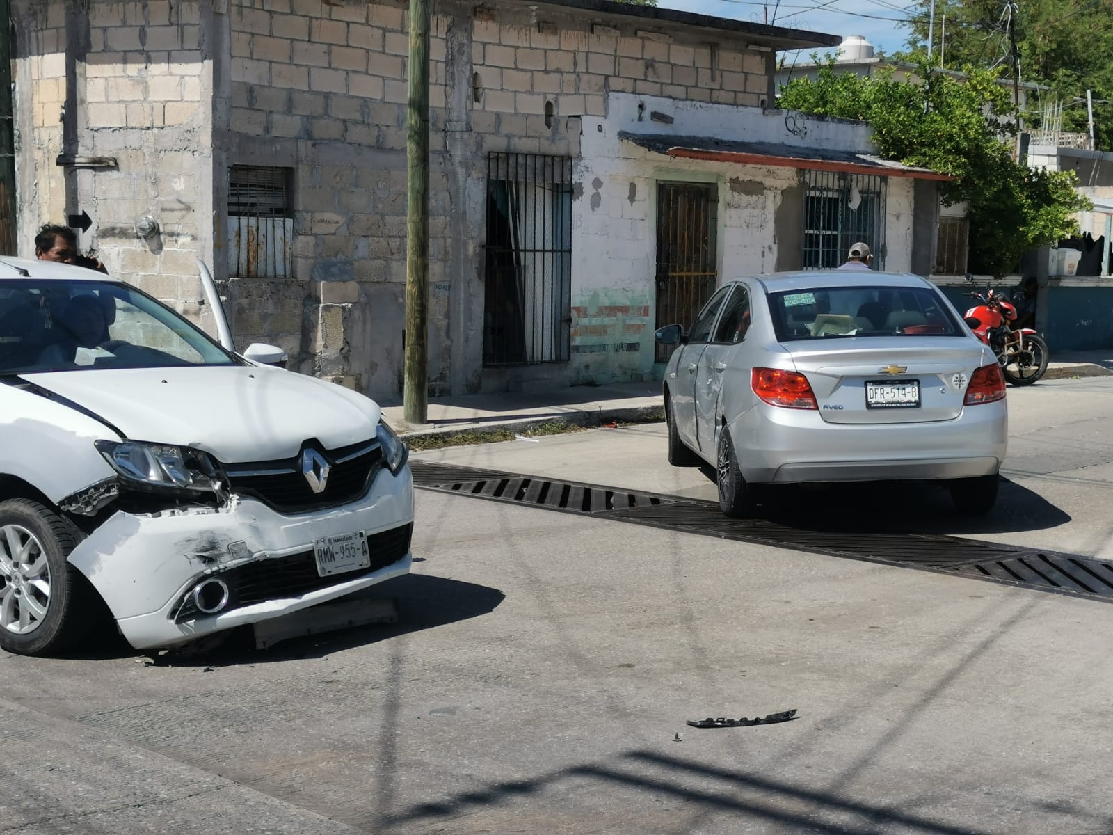 Choque casi termina en golpes entre conductores en Ciudad del Carmen