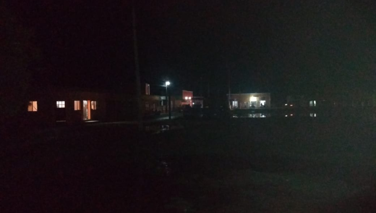 Lluvia revienta cables de alta tensión y deja a 'oscuras' a vecinos de Chocholá