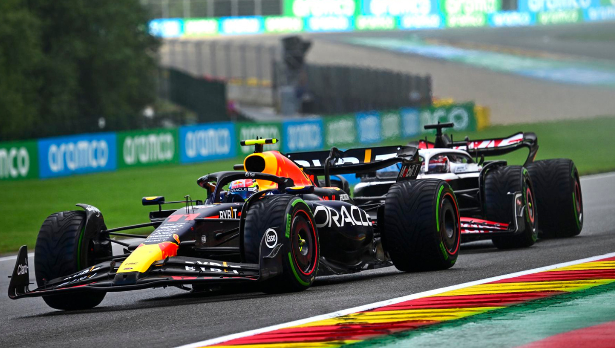Checo Pérez abandona carrera Sprint del GP de Bélgica; Max Verstappen, el ganador